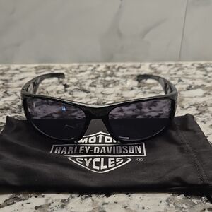 Harley-Davidson Men's Black Sunglasses with Dark Gray Lenses